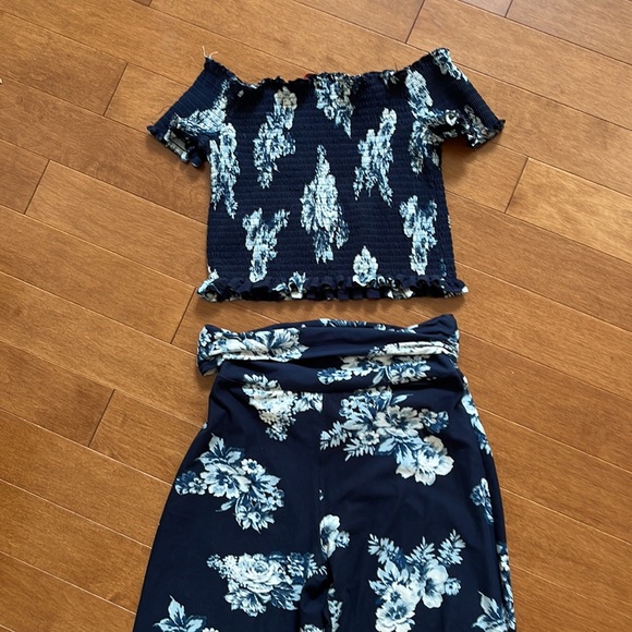 Hot Kiss Pants - Hot Kiss Navy and white floral 2 piece set Size M